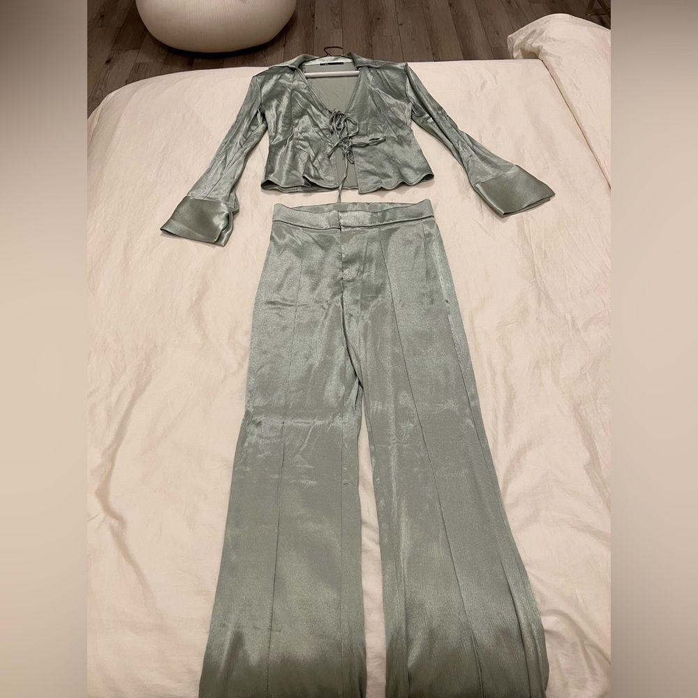 Zara set in a size small